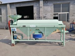 黑龍江哈爾濱李經(jīng)理訂購的中型水稻打毛機、稻種脫芒機裝車發(fā)貨