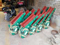 現(xiàn)貨供應(yīng)各種型號電磁振動(dòng)給料機(jī)、GZ電磁給料機(jī)、礦用電磁振動(dòng)給